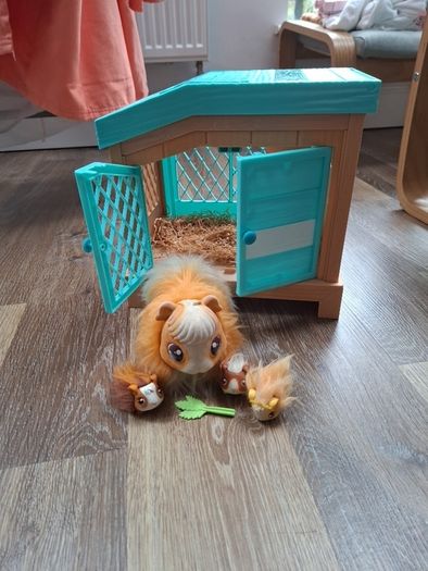 Little Live Pets Mama Surprise: Guinea Pig Playset