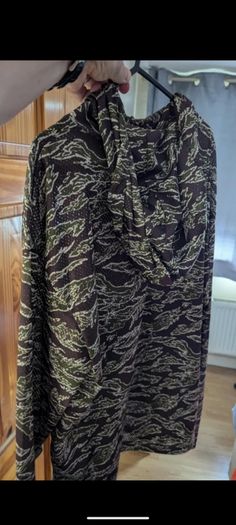 Unbranded camo overhead smock
