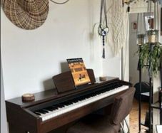 Yamaha Arius YDP-140 Digital Piano comes with Stool Excellent Condition