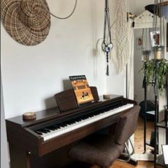 Yamaha Arius YDP-140 Digital Piano comes with Stool Excellent Condition