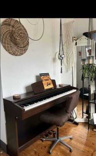 Yamaha Arius YDP-140 Digital Piano comes with Stool Excellent Condition