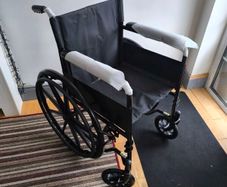 Drive Devilbiss Black Sport Wheelchair self propel 24 inch wheels