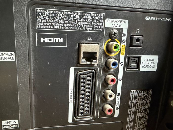 Samsung 32-Inch HD TV (Chromecast included)