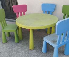 toddler table and chairs