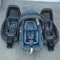 Maxi Cosi Pebble and two Isofix bases