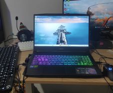 MSI Katana 15 B13V i7 / RTX 4070 (120W) / 144Hz + Logitech Bundle