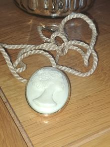 Vintage Nina Ricci Cameo Necklace