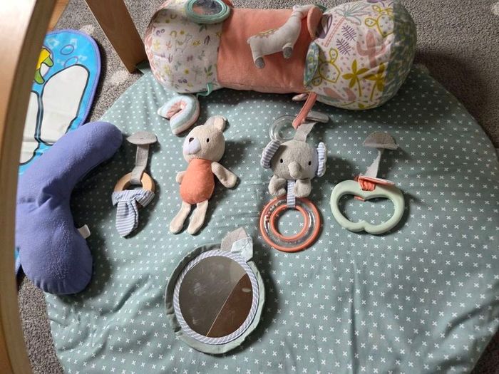 Tummy Time Mat (Ingenuity) + free tummy time piano + Large Tummy Time pillow with toys