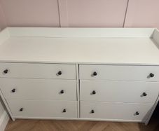 White chest of drawers