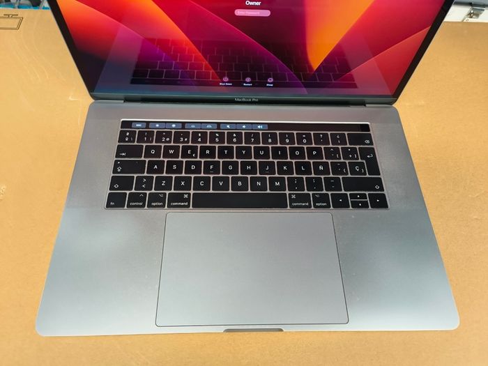 Touch Bar Apple MacBook Pro 15 Model:  A1707 (2017) 15.4'' Intel i7 @ 2.80 GHz 512GB SSD 16GB RAM Space Grey (Battery Cycle: 0) Excellent