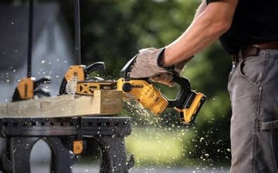 DeWALT 18V XR Cordless Brushless Pruning Saw Chainsaw. Gift Ideas Winter Sale Now On