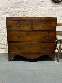 Georgian Bow Front Chest of Drawers.