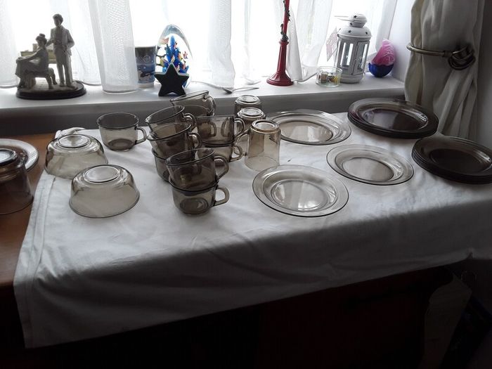 Glass crockery