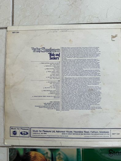 Vinyl bundle including The spinners, Jim Reeves, Glen Campbell, Johnny Mathis, John Denver and The 4 and only seeks