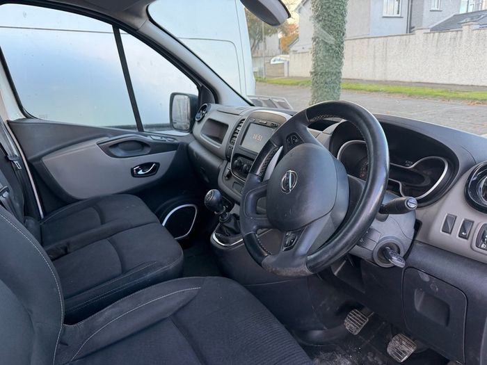 nissan nv300 - no vat - top spec