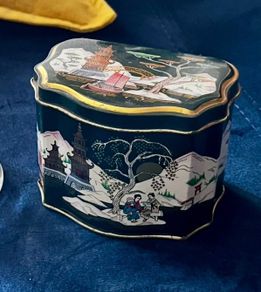 Chinese tea box