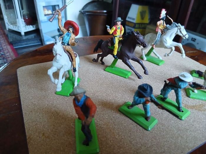 Britains Deetail Cowboys and Indians,vintage