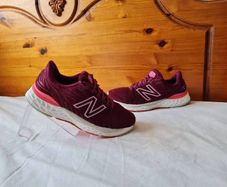 new balance 880 vii Size 6.5 eu Burgundy In excellent condition
