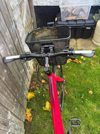 trek ladies bike - like new
