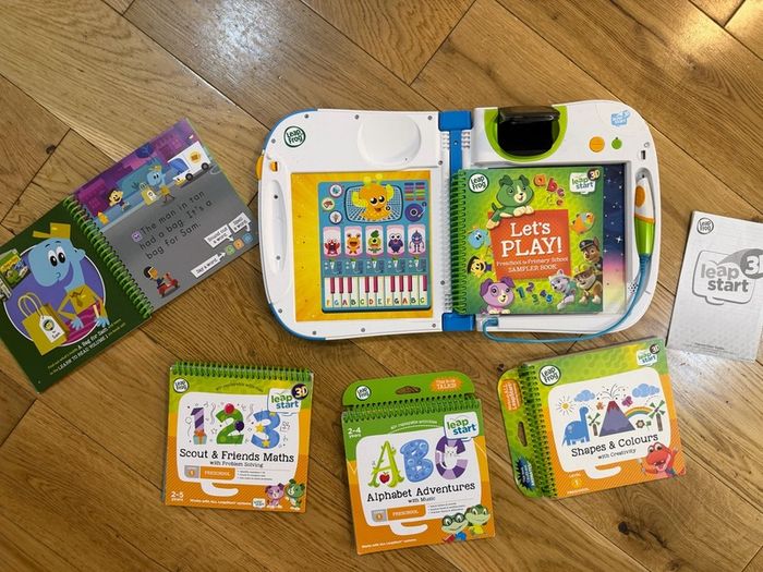 Leapfrog Leapstart 3D interactive with books