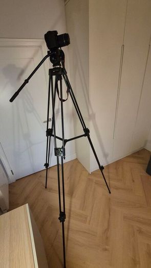 Heavy Duty Camera Tripod - Up to 1.8m - Perfect Condition