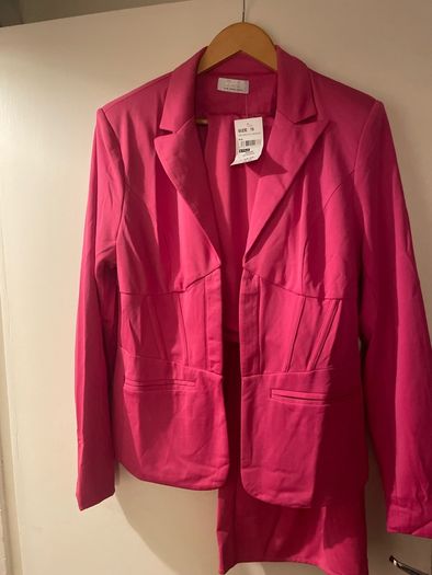 Brand new with tags beautiful Pink Quiz ladies trouser suit size 16
