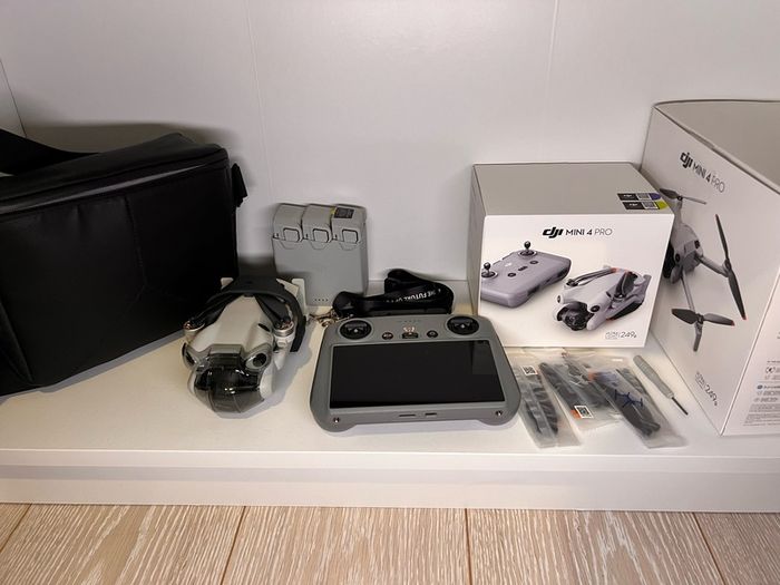 DJI Mini 4 Pro Fly More Combo with DJI RC 2 Excellent Condition