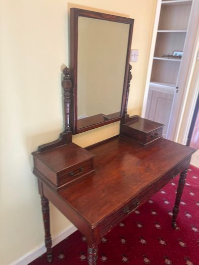 Antique-Style Wooden Dressing Table / Vanity with Mirror