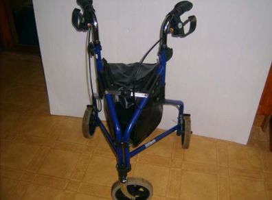 Mobility Rollator Walker + storage + brakes