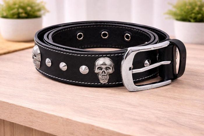 Unisex Black Skull Studded Leather Belt Punk Gothic Rock Leather Belt with Metal Skull & Rivets for Men Women