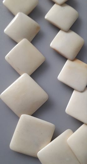 NECKLACE - Vintage - Carved Bone - Ivory Colour