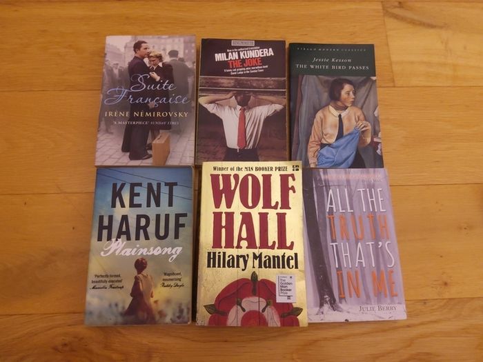 Bundle of fiction books.
