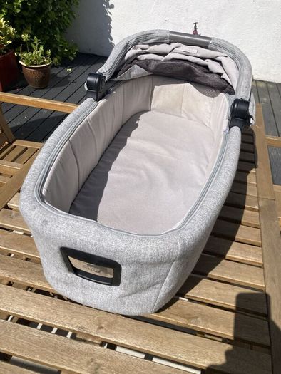 Mamas and Papas Flip XT3 carrycot only (no pushchair)