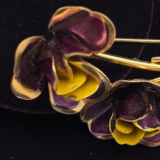 Vintage floral pansies brooch