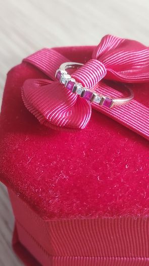 9 carat gold Ruby eternity ring with 7 stones Diamond