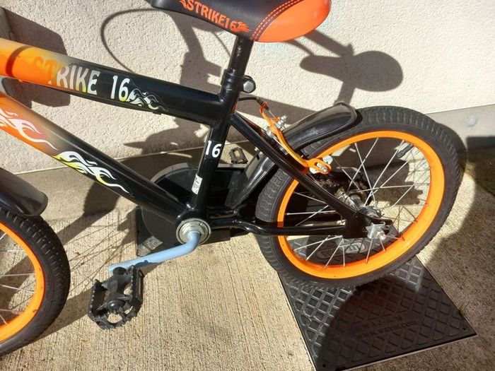 Kids strike bike size 16 inch wheels