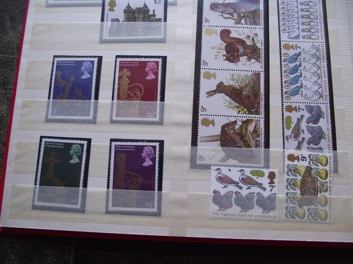 Collection of Mint Elizabeth II stamps, blocks and strips (1946-1990s)