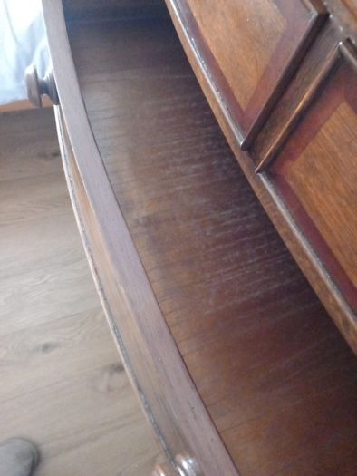 Bowfront mahogany chest of drawers.