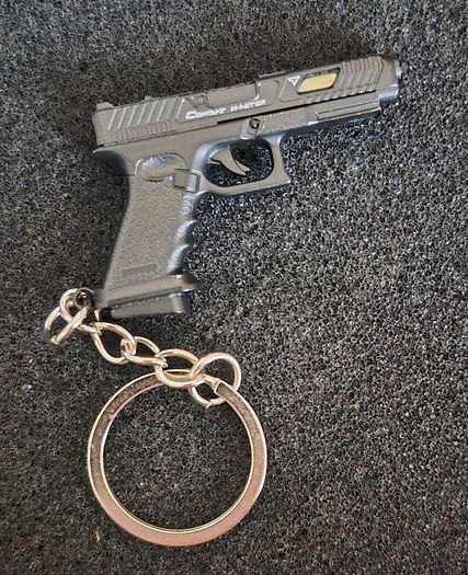 Glock G-34,  pistol keyring.