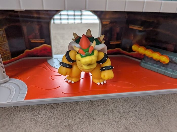 Nintendo Super Mario Deluxe Bowser Castle Playset