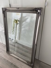 Stunning wall mirror