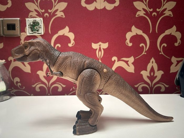 Jurassic park T rex. Moves and makes sound