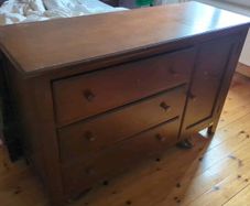 Kub dresser and cot