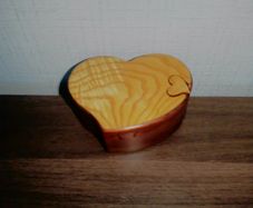 Wooden Puzzle Box Mahongany, Maple & Walnut Signed by Maker 20 euro