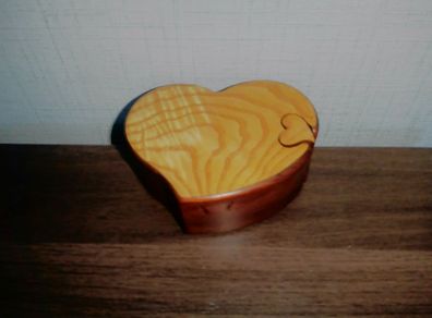 Wooden Puzzle Box Mahongany, Maple & Walnut Signed by Maker 20 euro