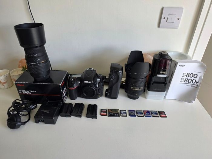 Nikon D800 fx bundle 2 lense, 1 flash, sd&cf memory cards, 2 camera bag BUNDLE