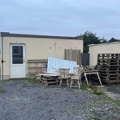 Free scrap wood and pallets