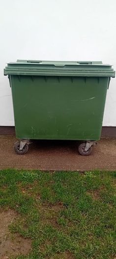 XLL wheelie bin