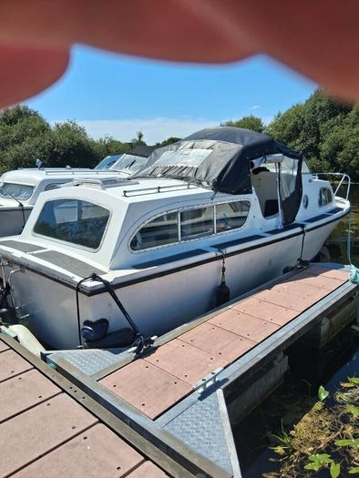 27ft Elysian Centre console