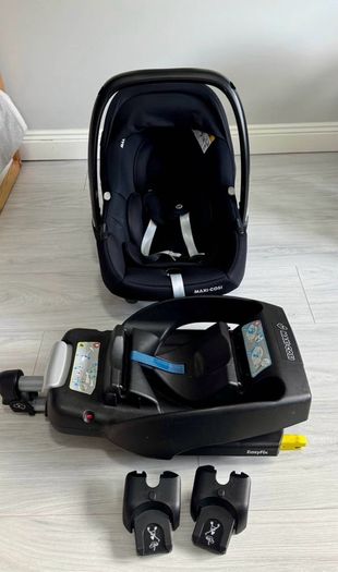 Maxi-Cosi Cabriofix infant car seat , ISOFIX Base , Buggy Adapters in Excellent Condition